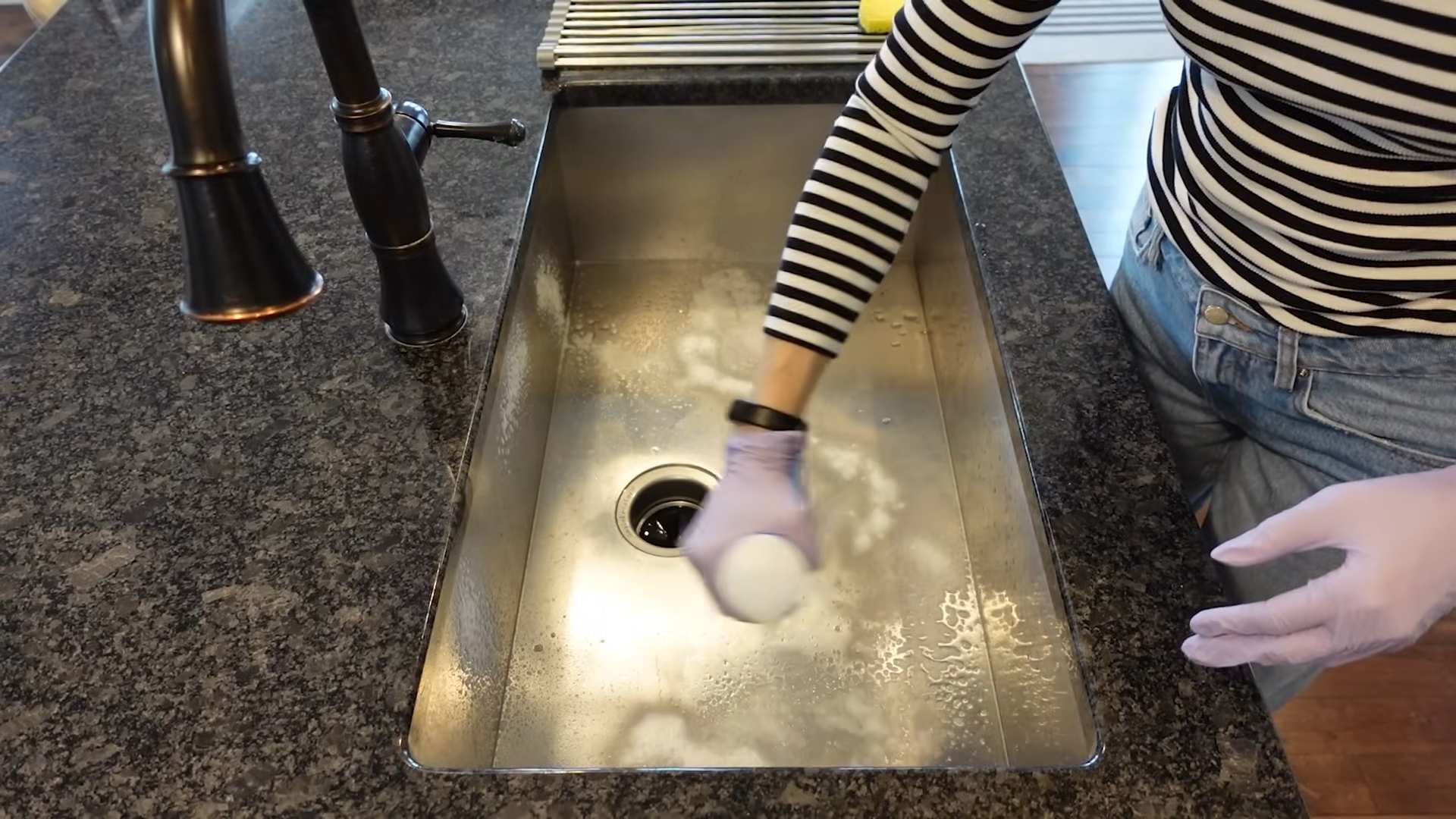 Fresh smelling kitchen sink