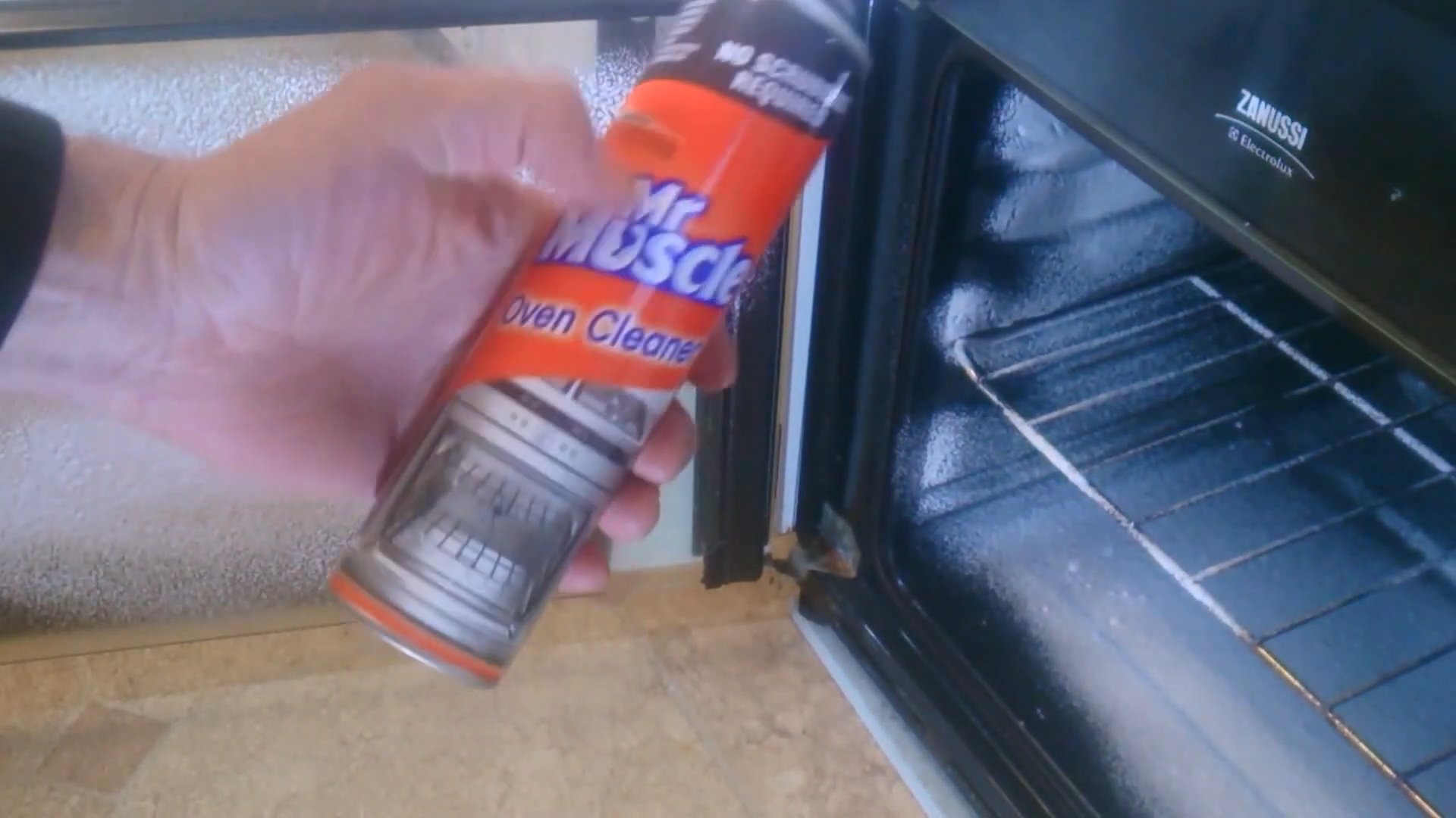 Mr Muscle oven cleaning tips
